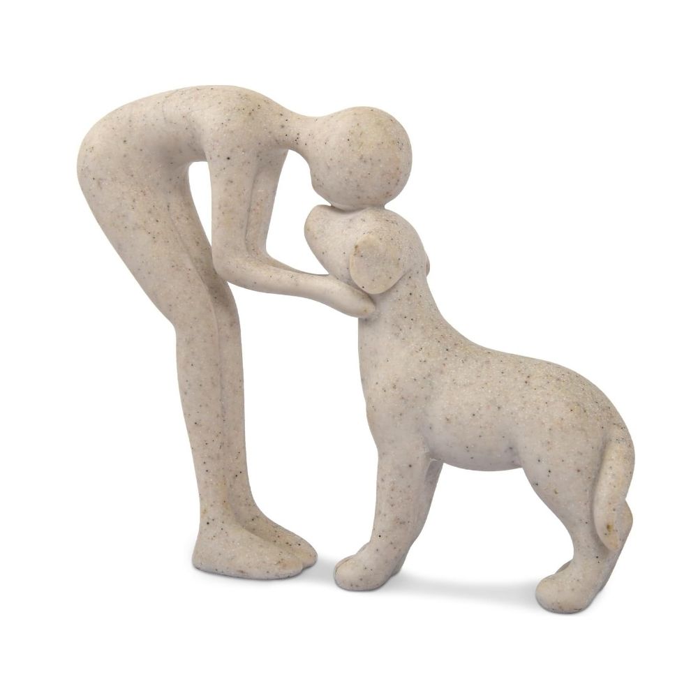 The interactive scene between man and dog was recorded with the model, expressing the friendship and affection between man and dog. It can make your home more loving.